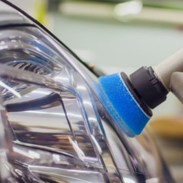 Ajovalojen kiillotus ja hartsikäsittely